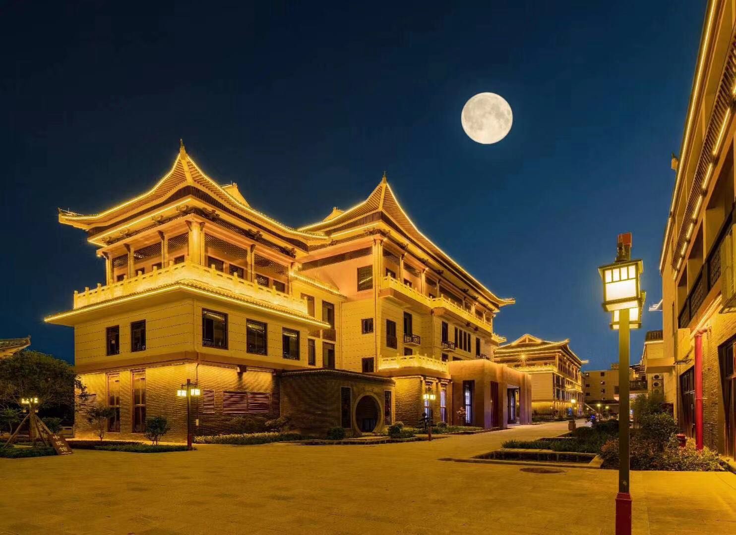 1626418822877017.jpg 瑶医院晚上.jpg